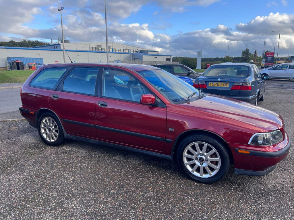 2000 Volvo V40